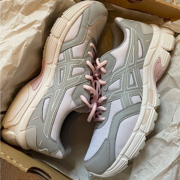 ASIC running shoes - Picture 1 of 4